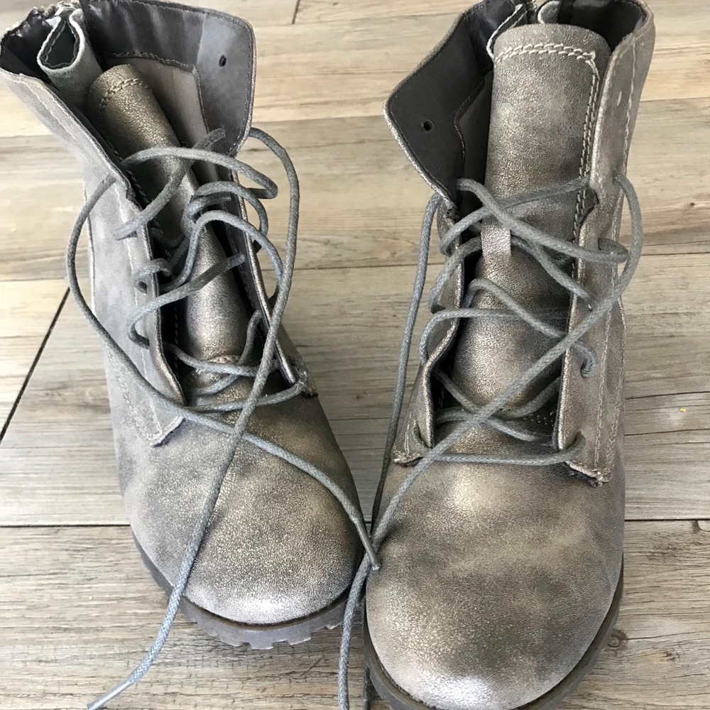 Metallic Taupe Lace Up Combat Boots Women’s 7.5